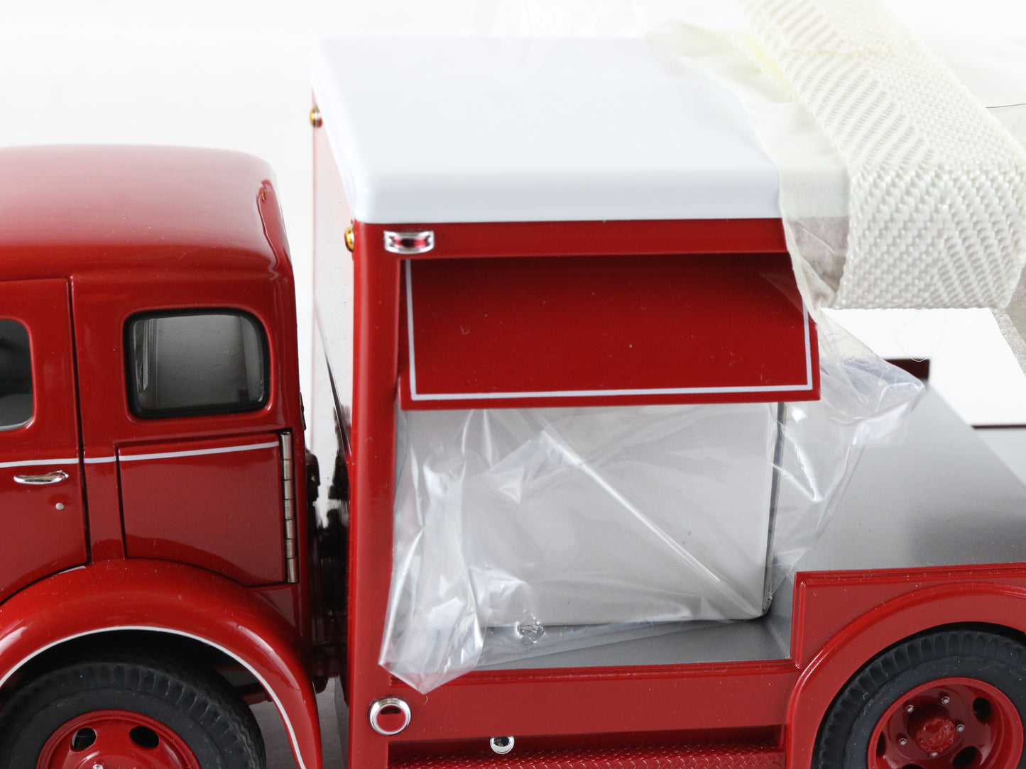 1955 White 3000 Budweiser Delivery Truck Red Danbury Mint 1:24 Diecast Model