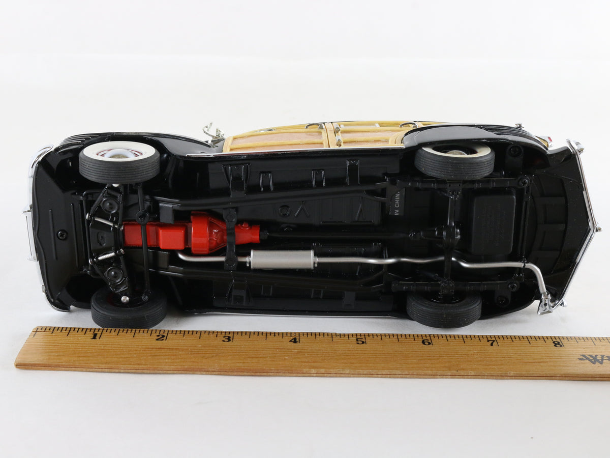 1942 Chrysler Town & Country Black Wood Panel Danbury Mint 1:24 Diecast Model