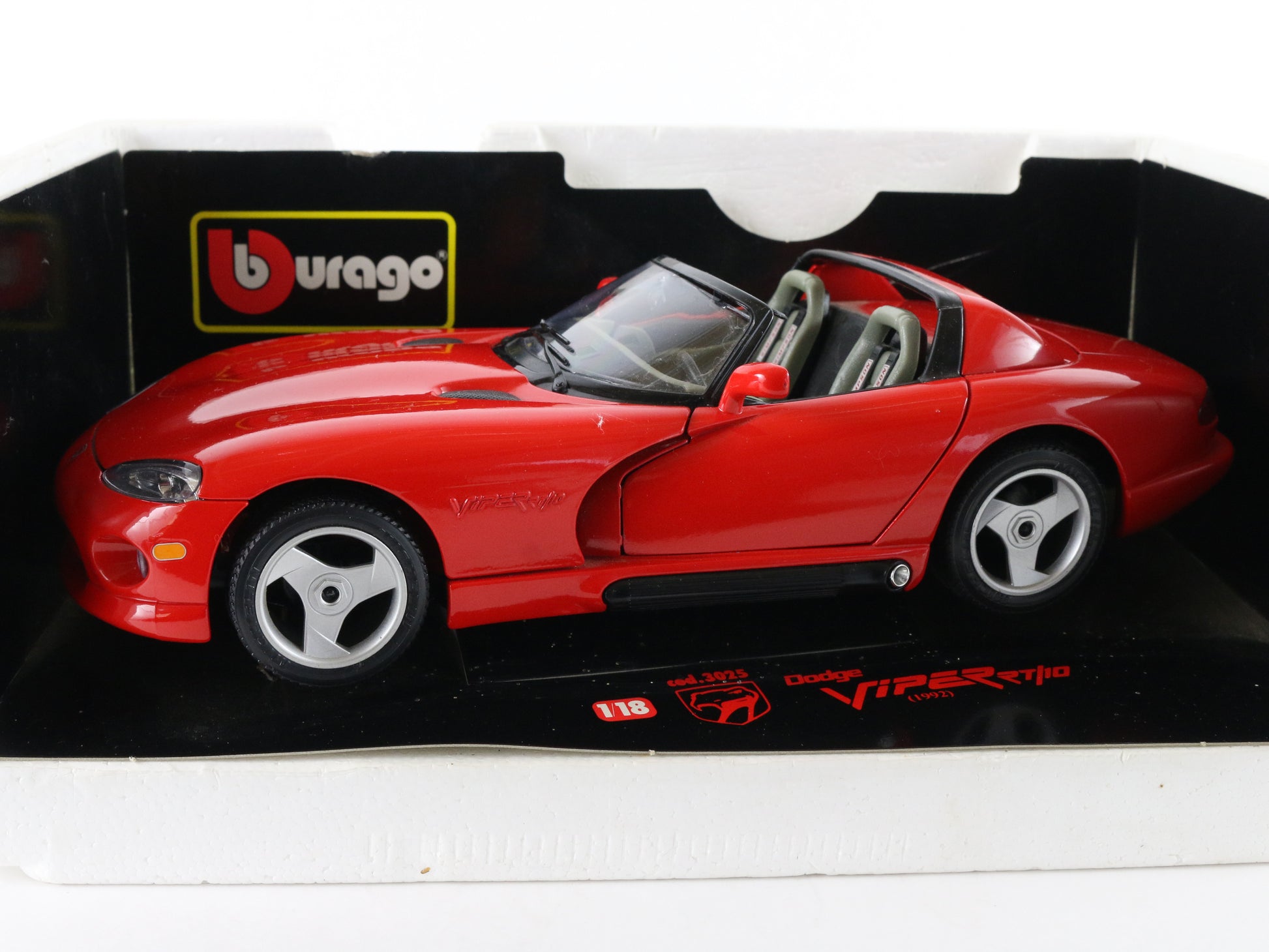 1992 Dodge Viper RT/10 Bburago 1:18 Red Diecast Model Car 3025