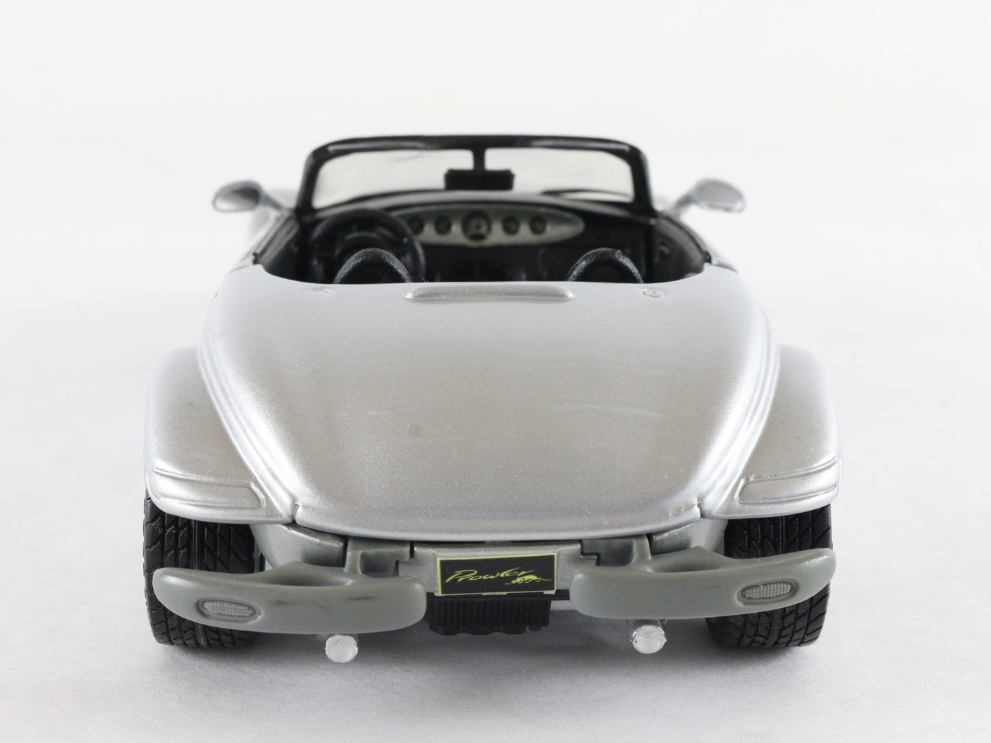 Plymouth Prowler Convertible Maisto 1:24 Silver Diecast Model Car
