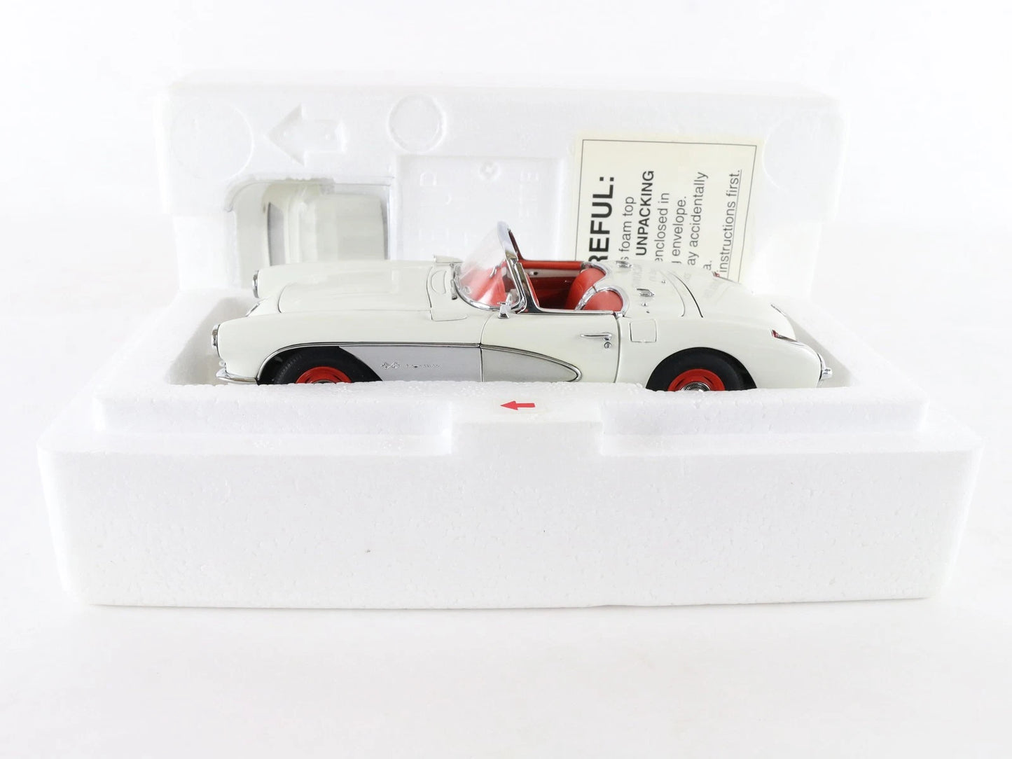 1957 Chevy Corvette Roadster White Black Limited Danbury Mint 1:24 Diecast #912