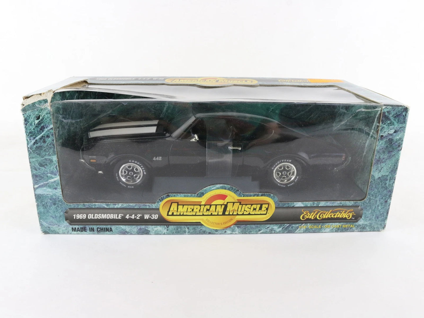 1969 Oldsmobile 4-4-2 W30 Black White American Muscle ERTL 1:18 Diecast Car 8113