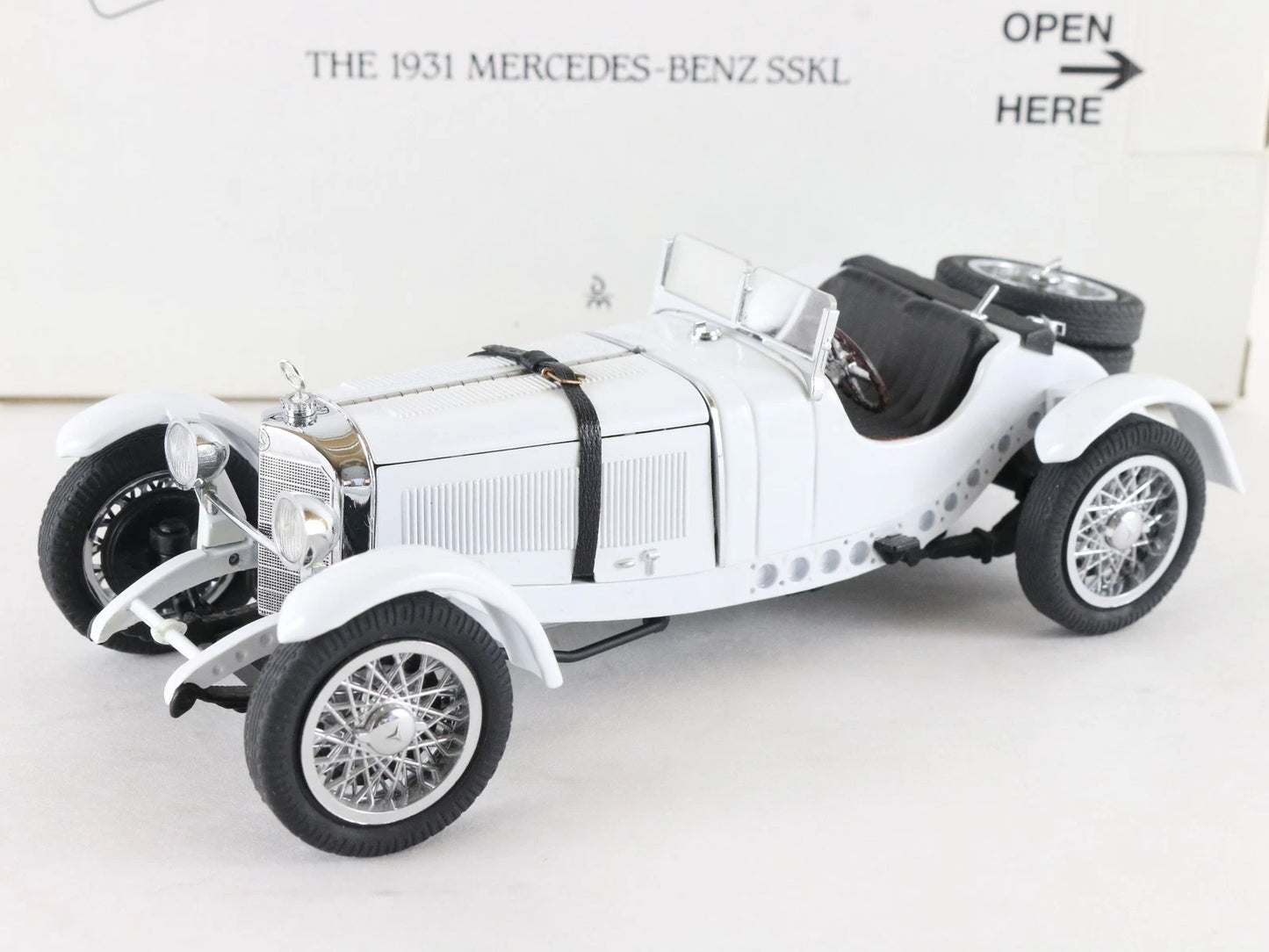 1931 Mercedes Benz SSKL White Black Danbury Mint 1:24 Model Car w/ Box