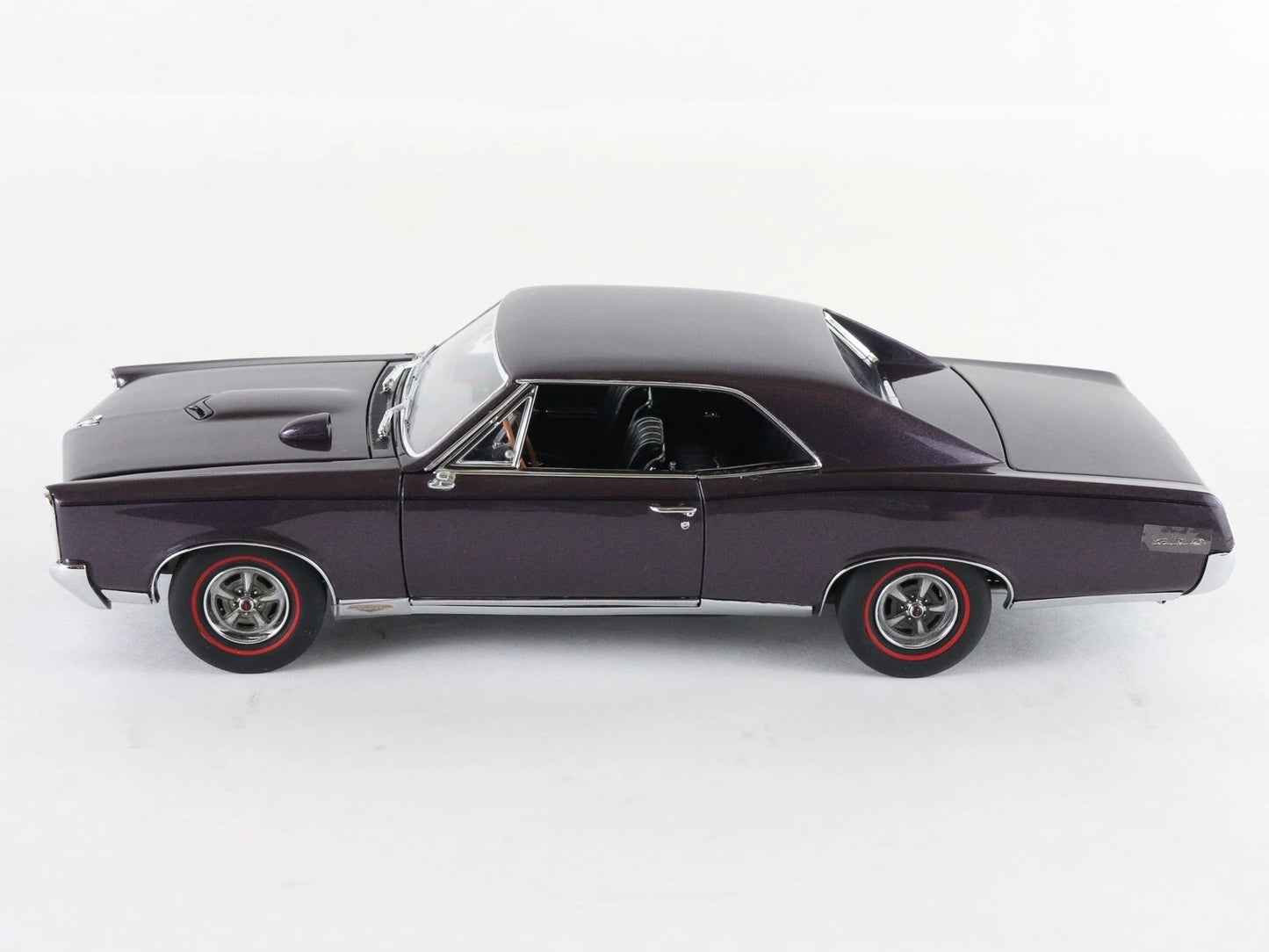 1967 Pontiac GTO Hardtop Plum Mist Purple Danbury Mint 1:24 Diecast Model Car