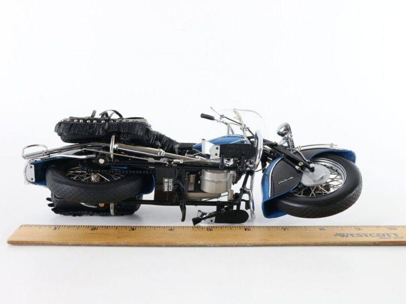 1948 Indian Chief Roadmaster Black & Blue Danbury Mint 1:10 Model Motorcycle