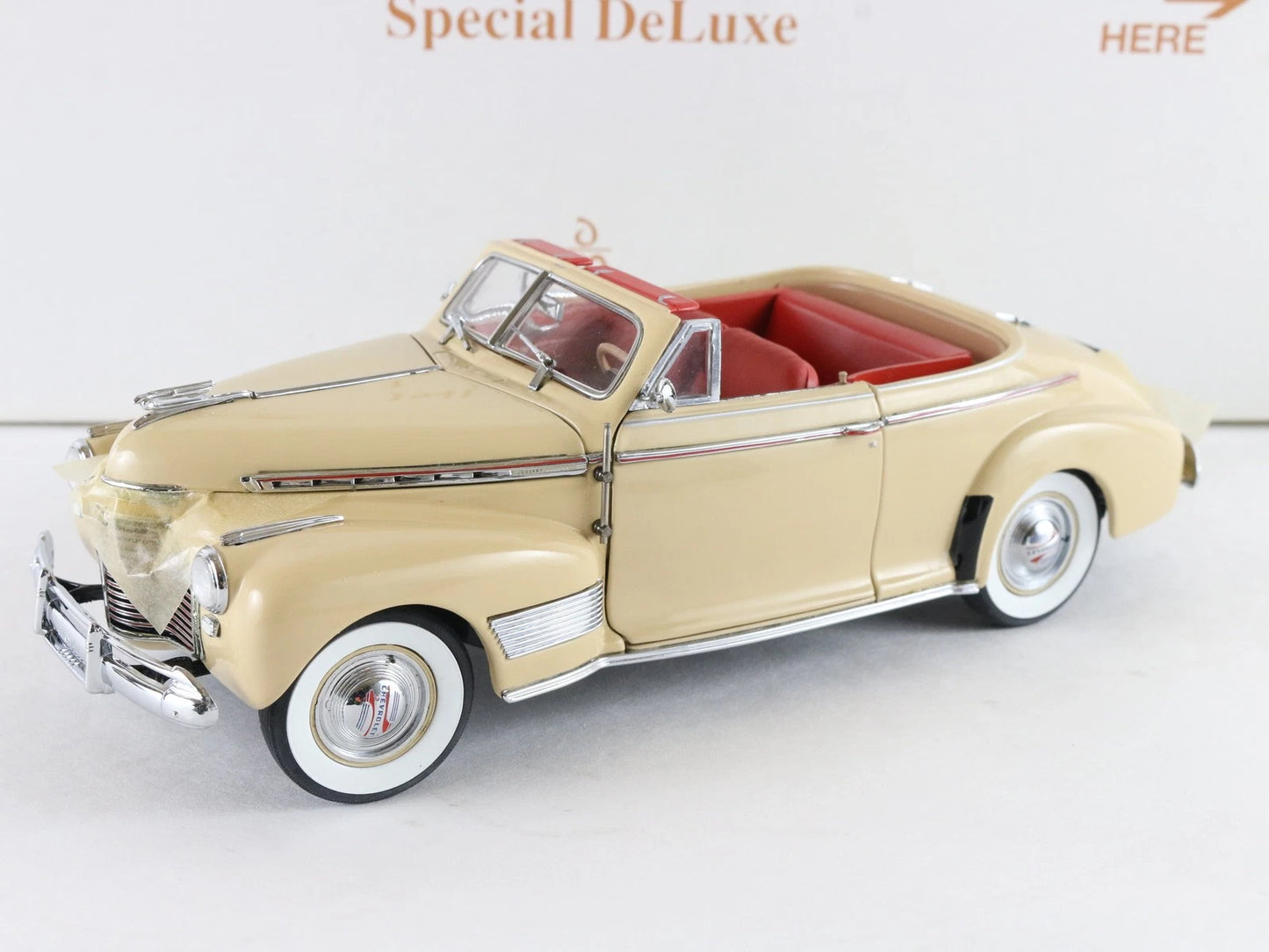 1941 Chevrolet Special Deluxe Convertible Tan Red Danbury Mint 1:24 Diecast