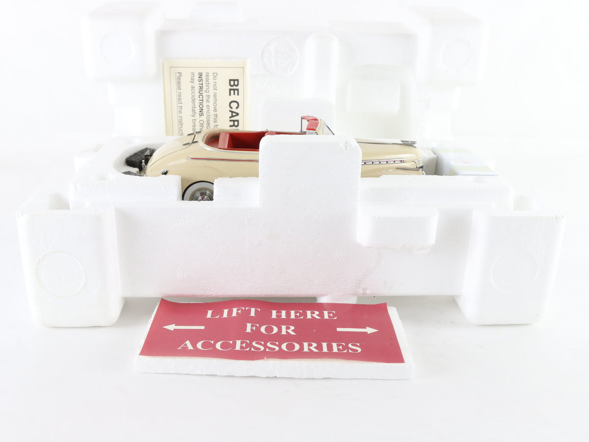 1941 Chevrolet Special Deluxe Convertible Cameo Cream Danbury Mint 1:24 Diecast