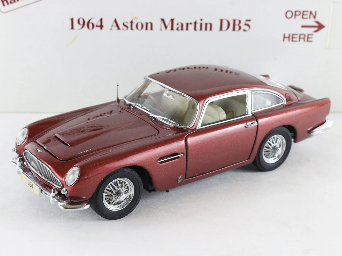 1964 Aston Martin DB5 Coupe Dubonnet Red Danbury Mint 1:24 Diecast Model Car