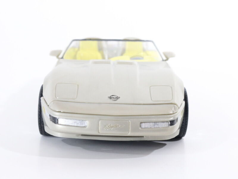 Chevrolet Corvette Spyder Revell Snaptite 1:24 6267 Built Model Kit