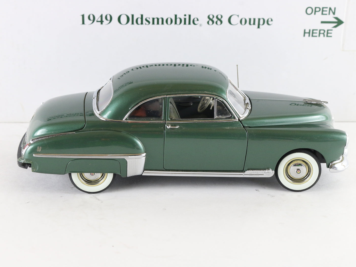 1949 Oldsmobile 88 Coupe Ivy Green Danbury Mint 1:24 Diecast Model Car
