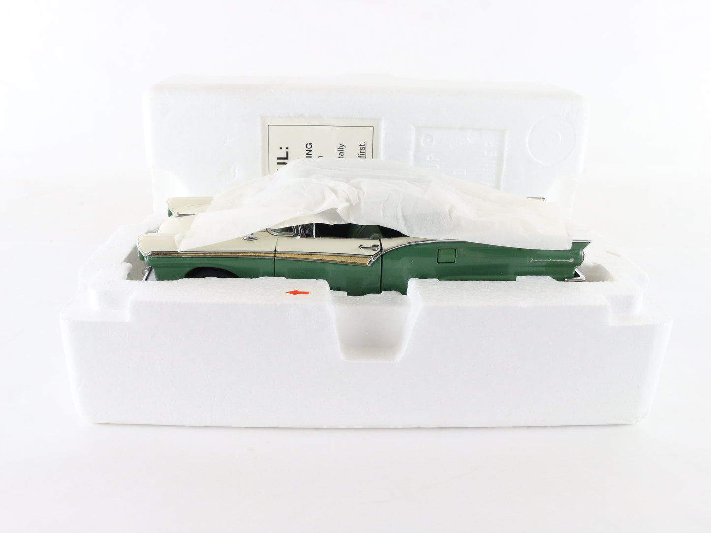1957 Ford Fairlane 500 Skyliner Green White Danbury Mint 1:24 Diecast Model Car