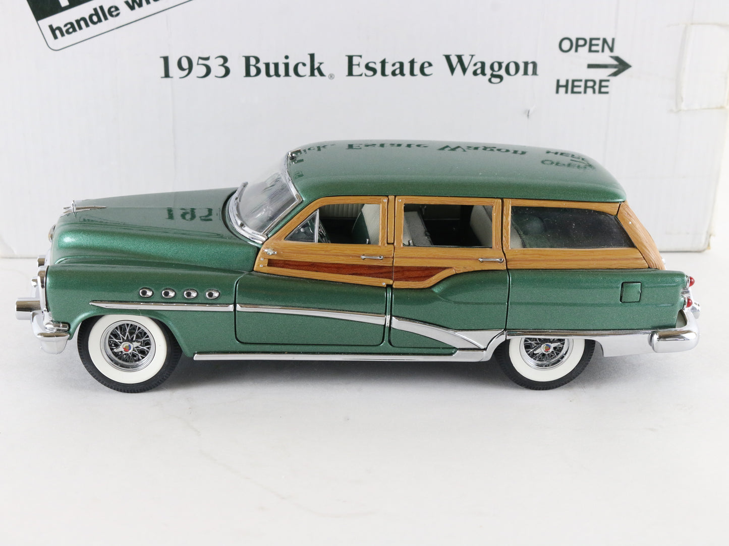 1953 Buick Estate Wagon Green Wood Panel Danbury Mint 1:24 Diecast Model