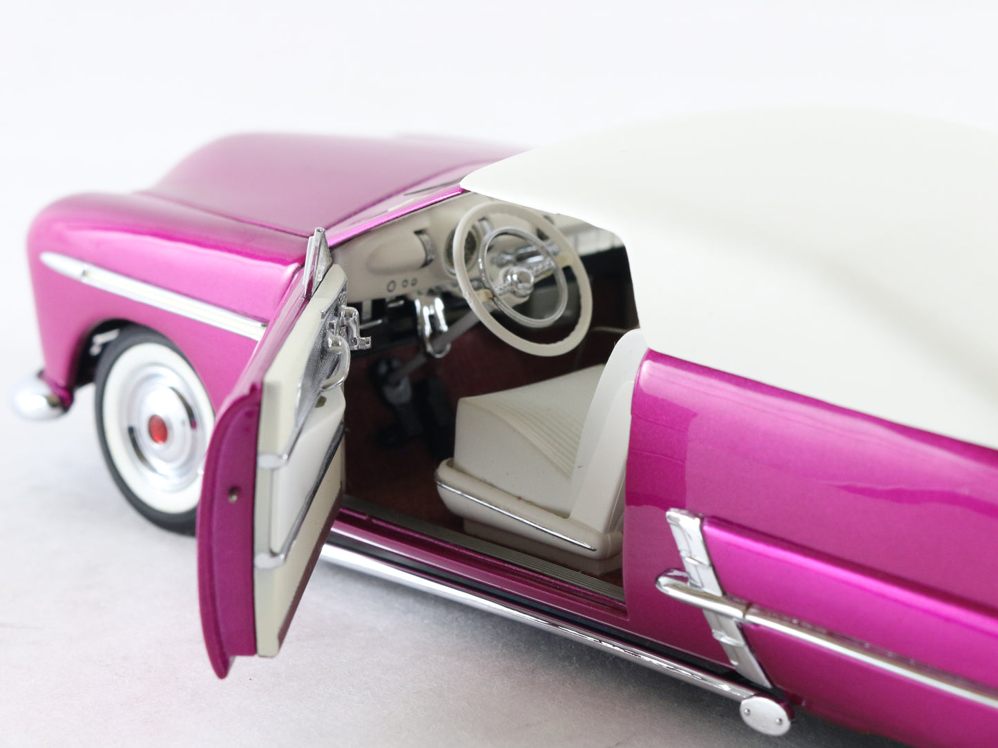 1949 Ford Custom Lead Sled Magenta White Roof Danbury Mint 1:24 Model Car