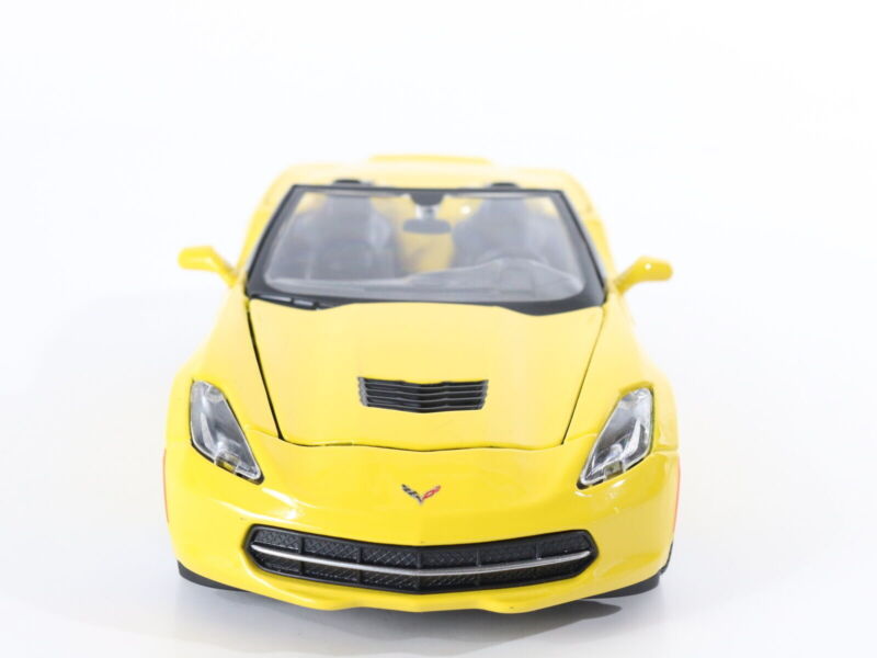 2014 Chevy Corvette Stingray Yellow Maisto 1:24 Model Car