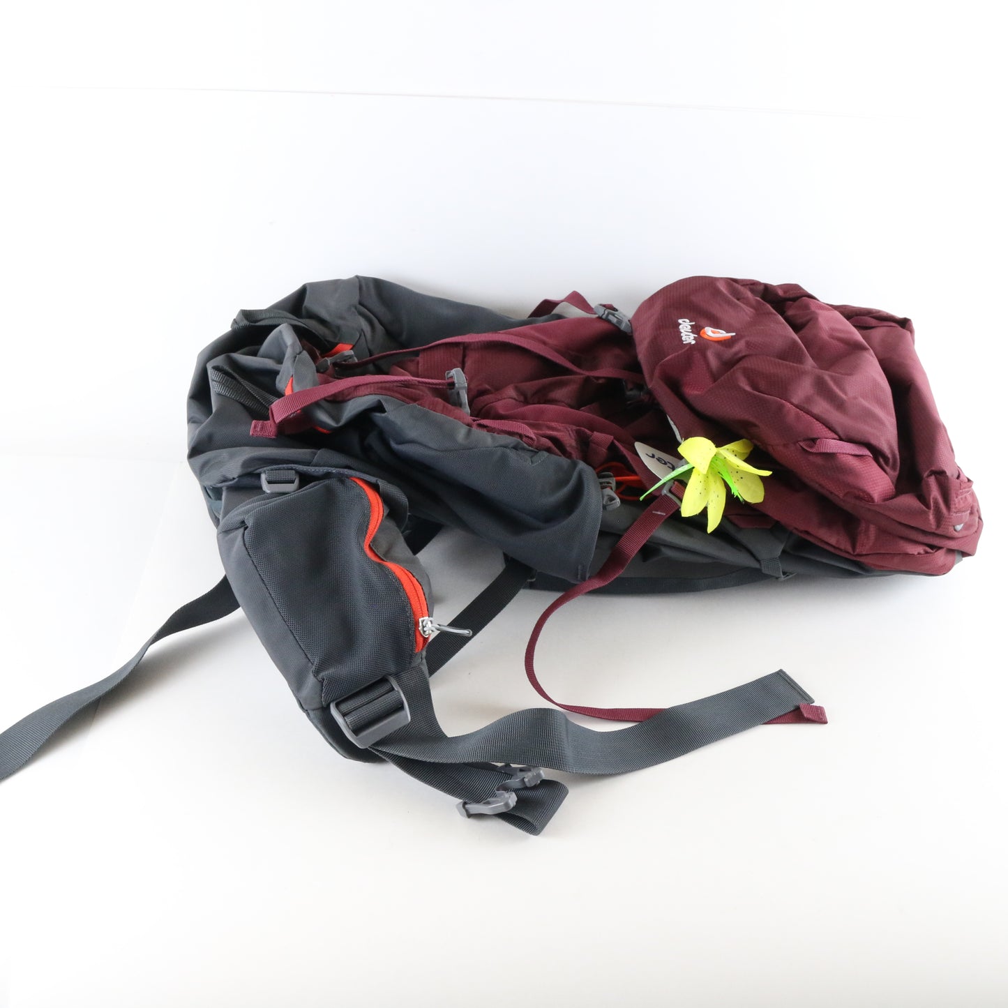 Deuter Air Contact Lite 60+10 SL Womens Maroon Graphite Trek Hiking Backpack