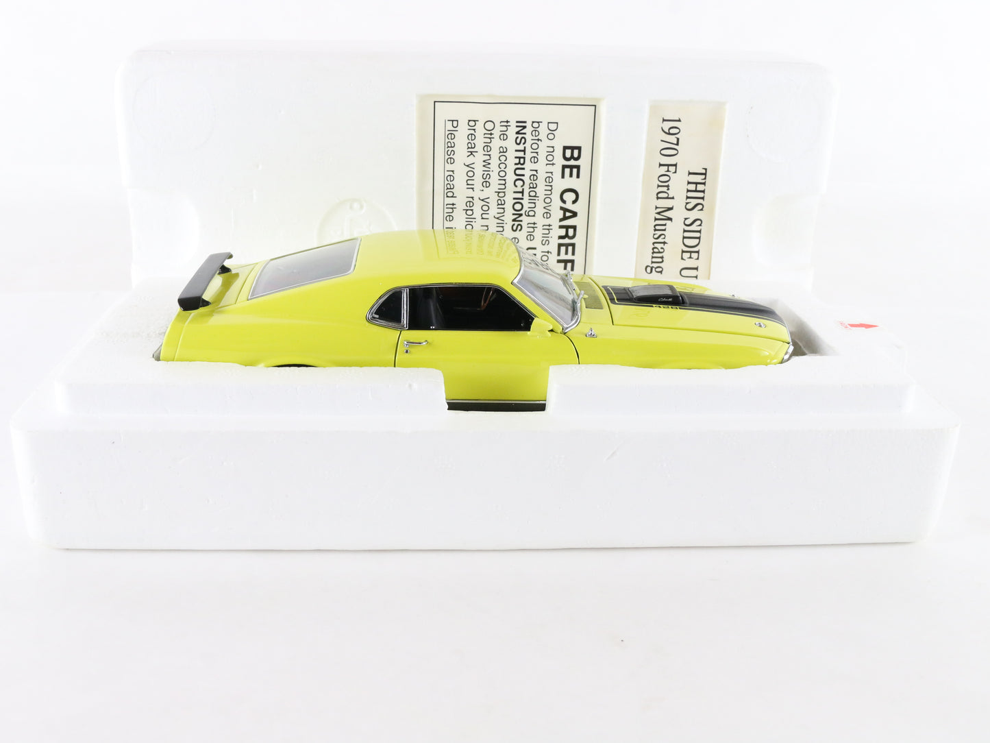 1970 Ford Mustang Mach 1 Fastback Yellow Black Danbury Mint 1:24 Diecast Model