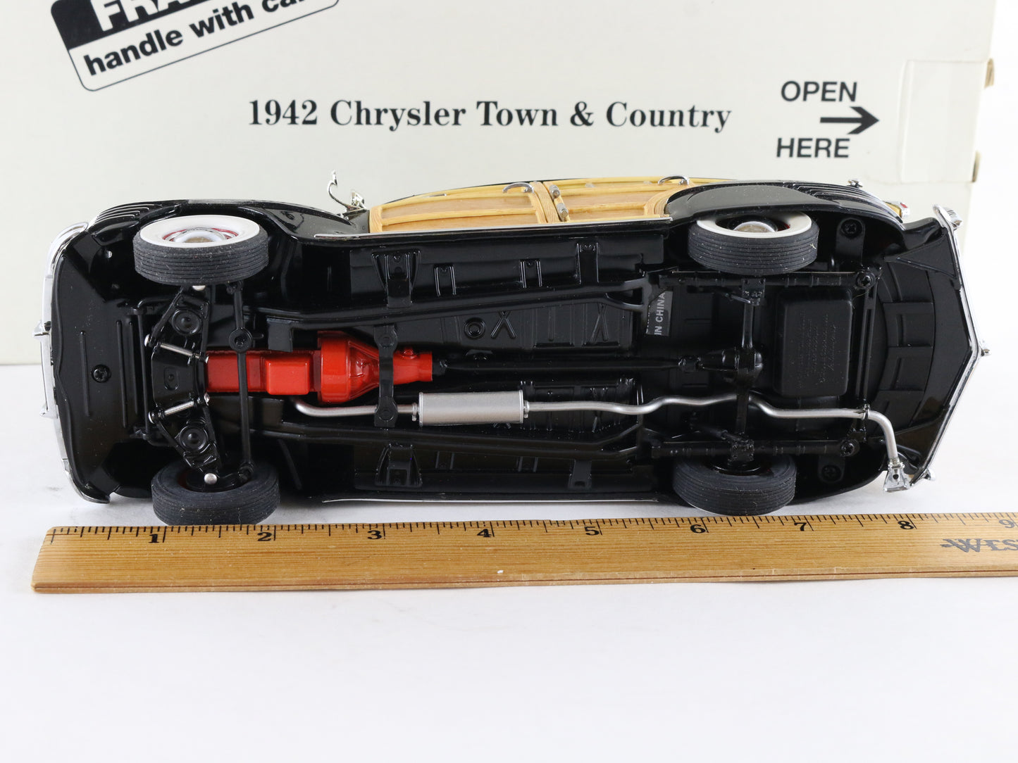 1942 Chrysler Town & Country Black Wood Panel Danbury Mint 1:24 Diecast Model
