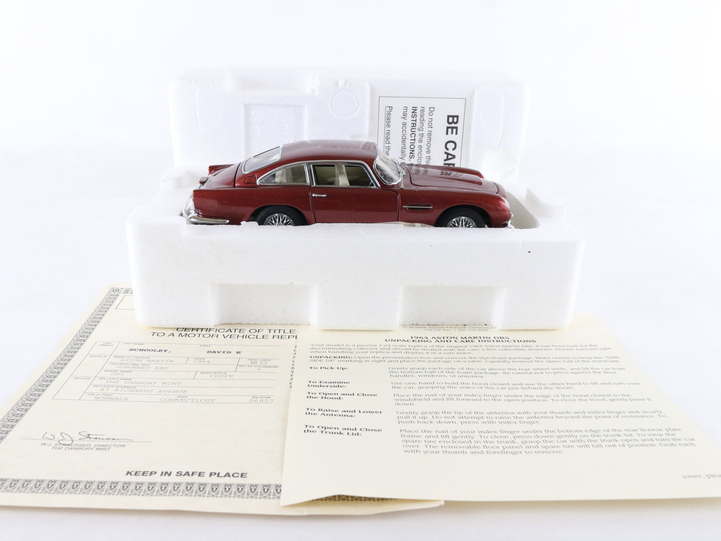 1964 Aston Martin DB5 Coupe Dubonnet Red Danbury Mint 1:24 Diecast Model Car