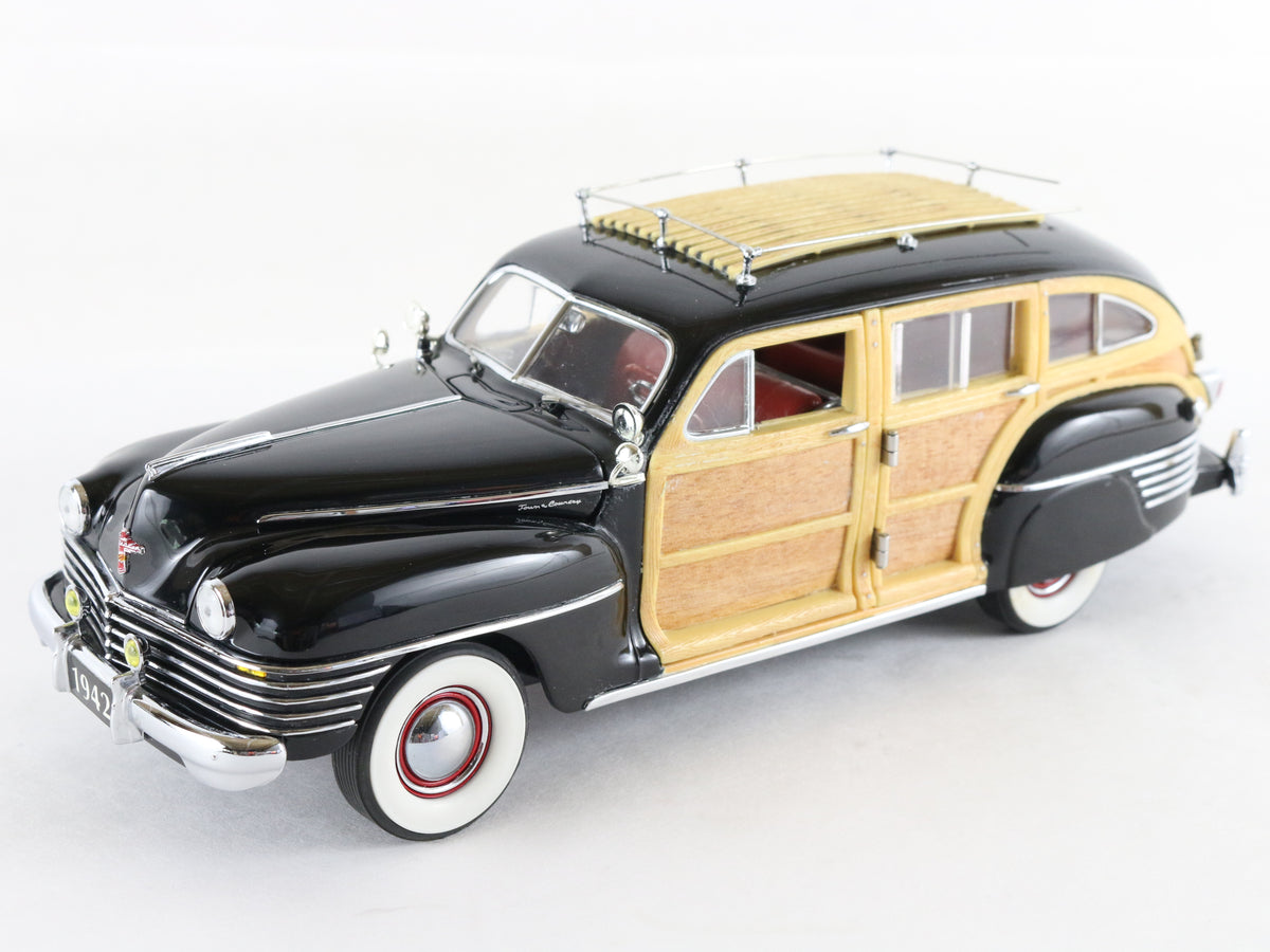 1942 Chrysler Town & Country Black Wood Panel Danbury Mint 1:24 Diecast Model