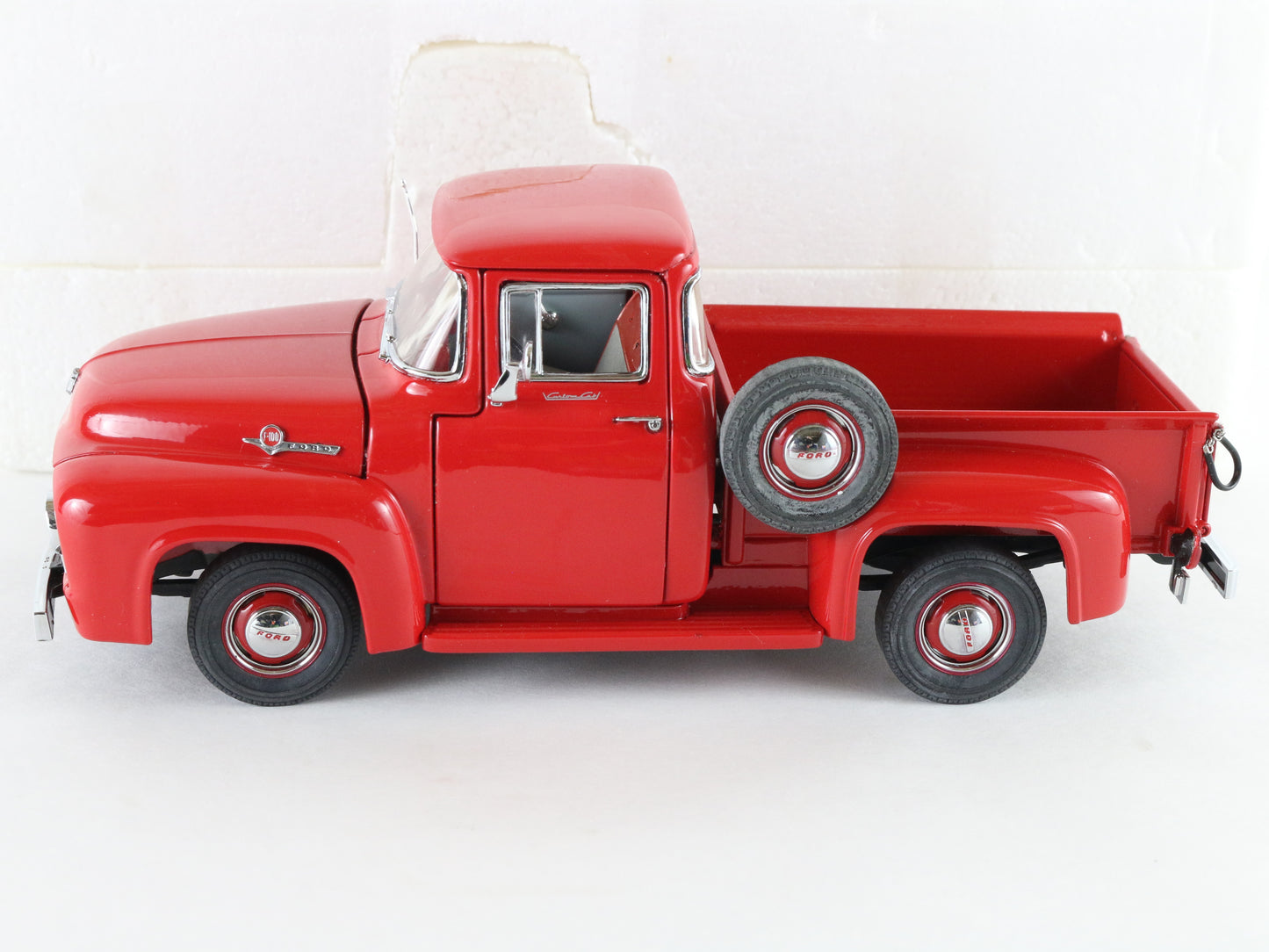1956 Ford F-100 Pickup Truck Red Danbury Mint 1:24 Diecast Model Car