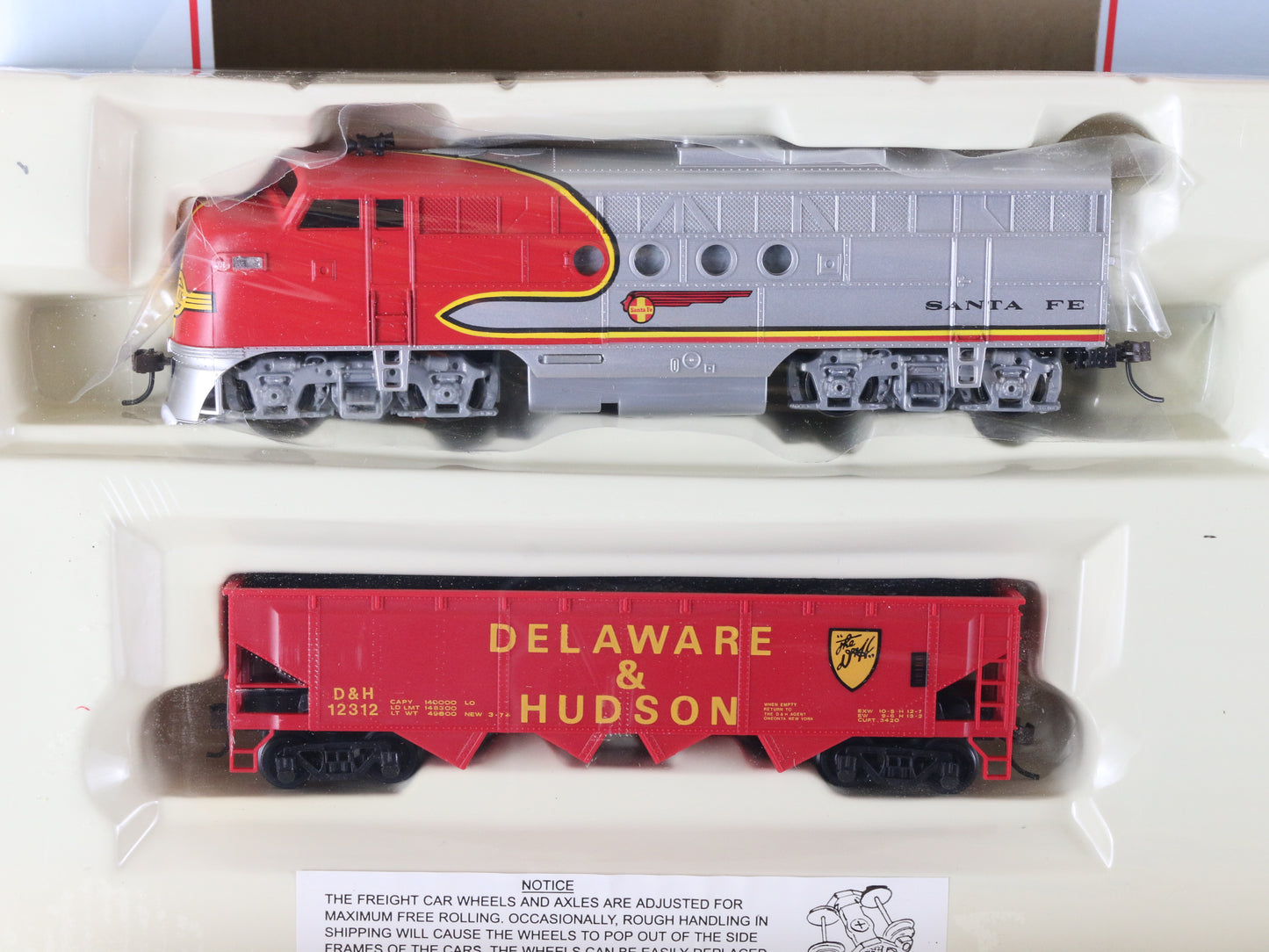 Bachmann HO 00653 The American Santa Fe Diesel Locomotive Train Set Unused