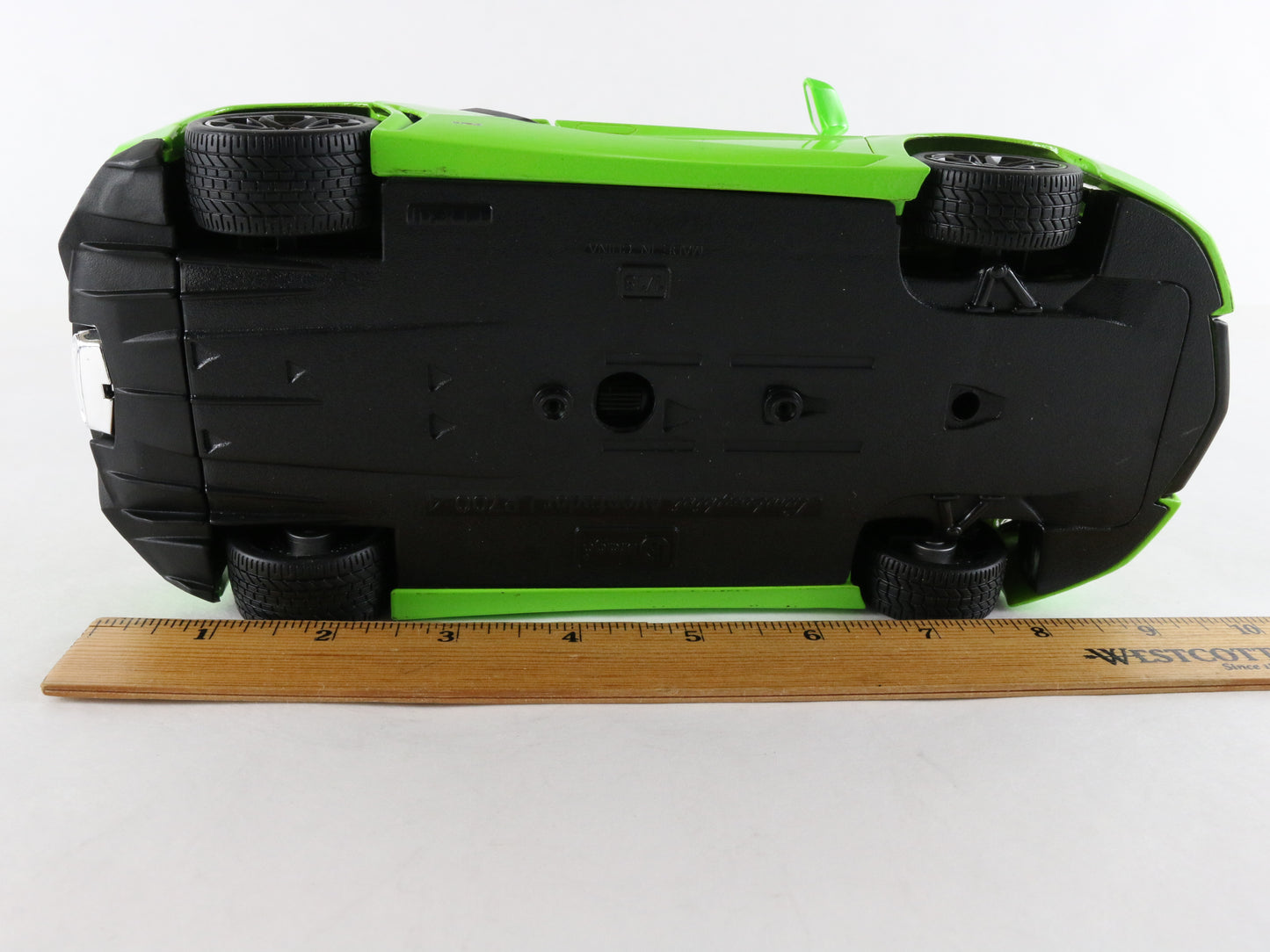 Lamborghini Aventador Lp700-4 Bburago 1:18 Green Diecast Model Car