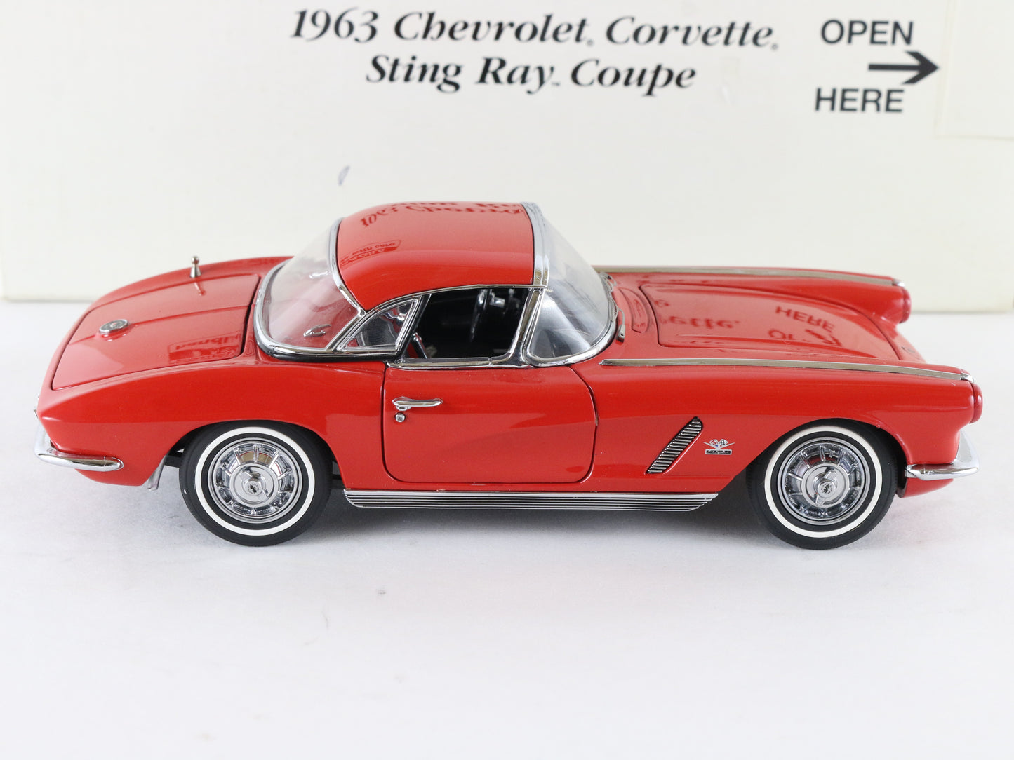 1962 Chevy Corvette Convertible Red Danbury Mint 1:24 Diecast Model Car