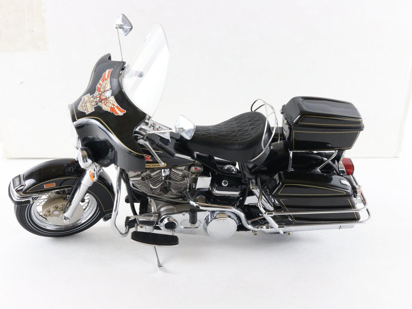 1976 FLH Electraglide Harley Davidson Franklin Mint 1:10 B11WP67 Motorcycle