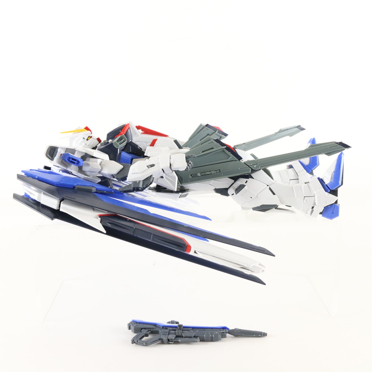 Gundam MG Freedom 2.0 ZAFT Mobile Suit Bandai 1/100 ASSEMBLED W/ Accessories