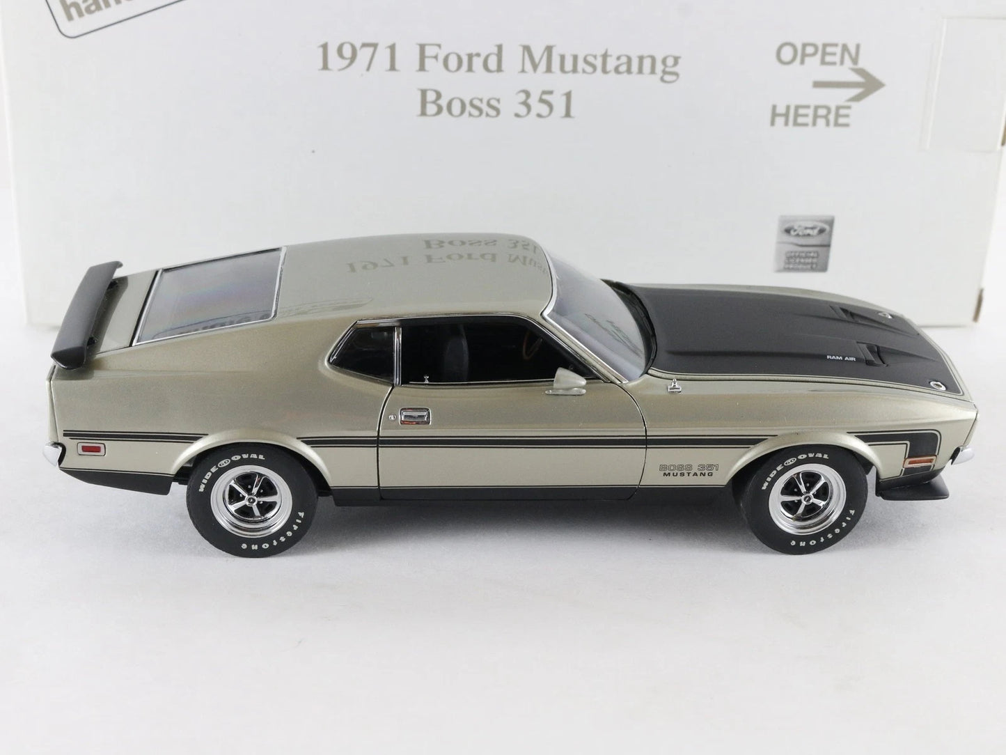 1971 Ford Mustang Boss 351 Fastback Gray Black Danbury Mint 1:24 Diecast Model