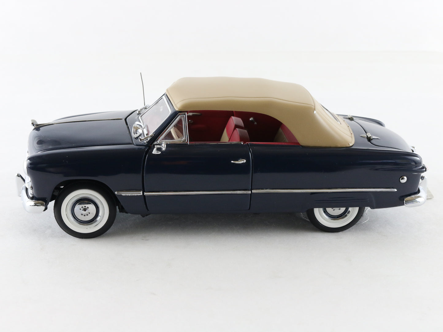 1949 Ford Convertible Blue Tan Franklin Mint 1:24 Model Car