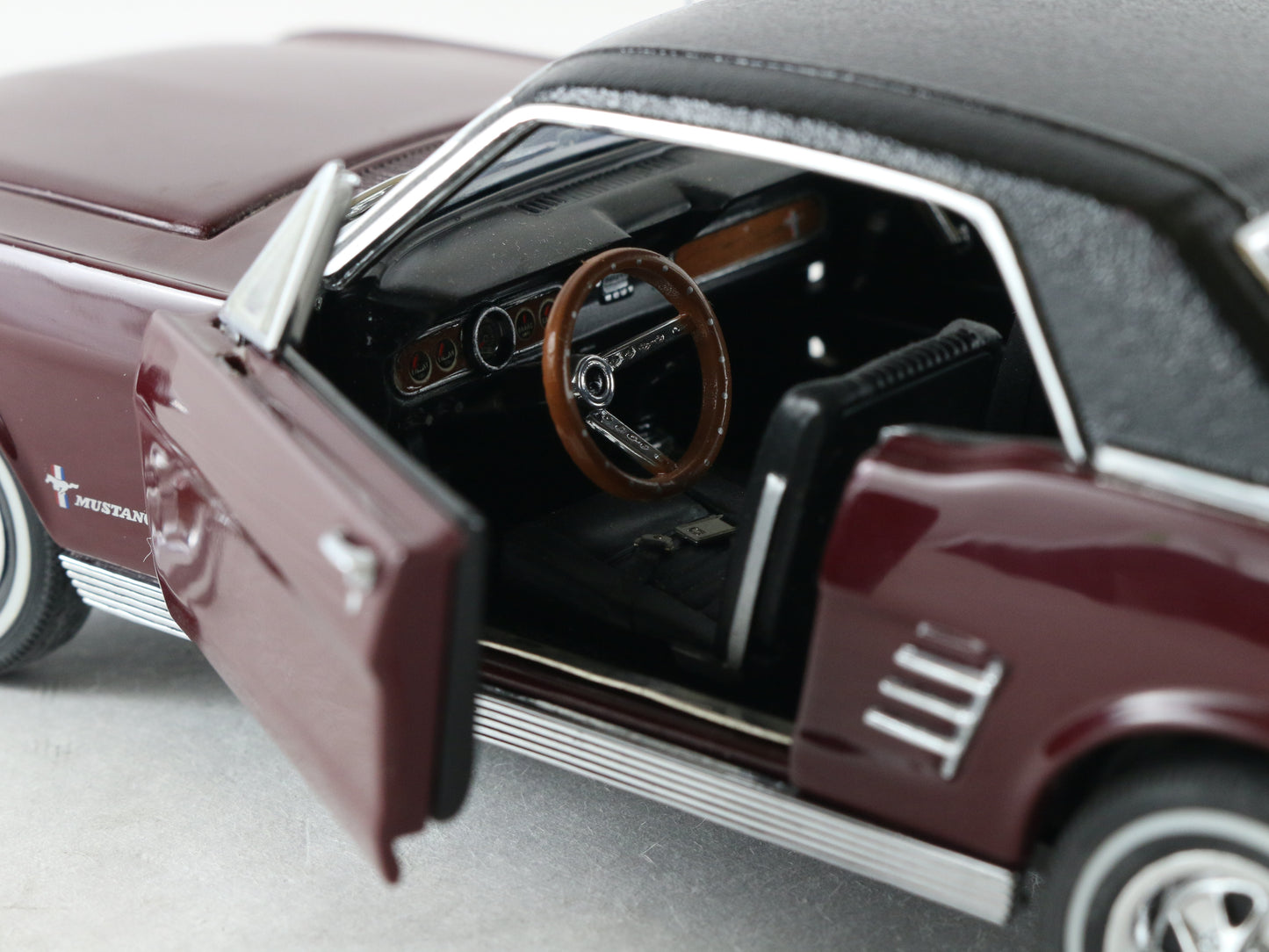 1966 Ford Mustang Hardtop Maroon & Black Danbury Mint 1:24 Model Car