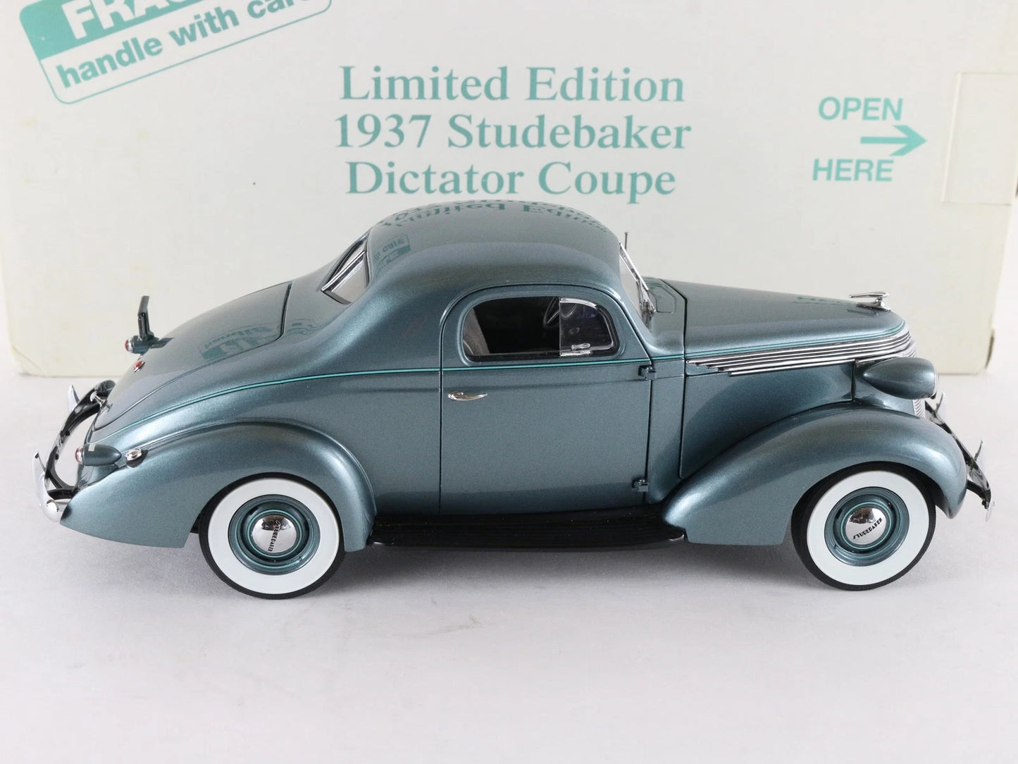 1937 Studebaker Dictator Coupe Blue Danbury Mint 1:24 Diecast Model 1959/5000