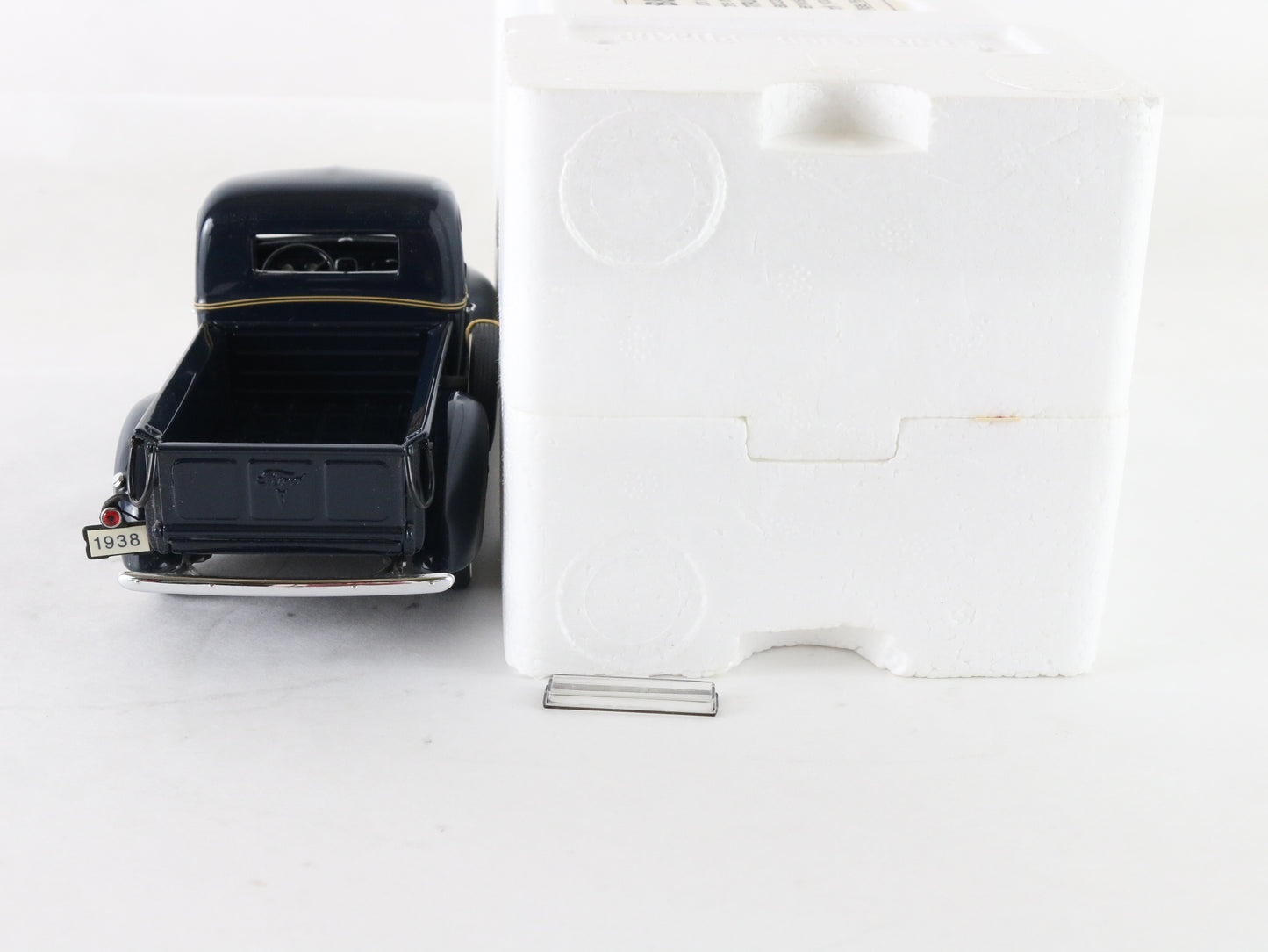 1938 Ford Pickup Truck Blue Tan Danbury Mint 1:24 Diecast Model Car