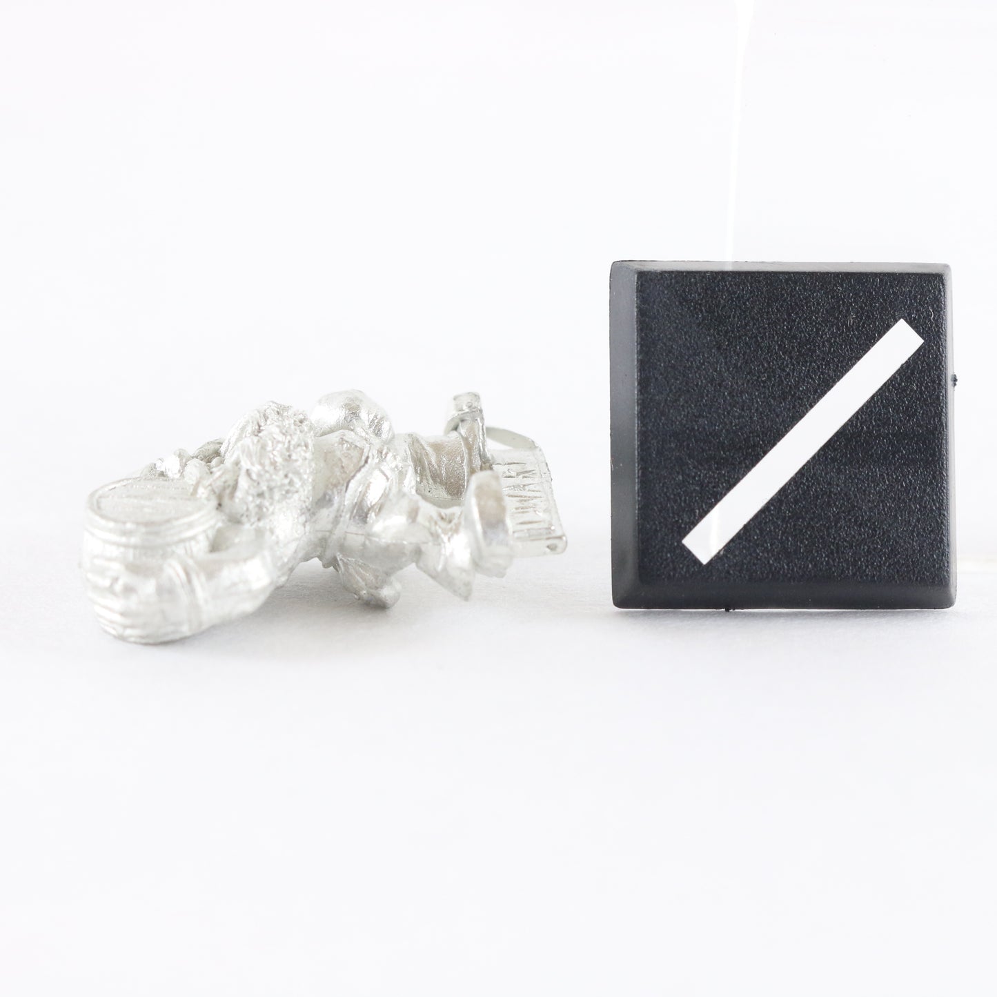 Dwarf Organ Gun Crew Citadel Warhammer 020504102 Unpainted Figure .75"