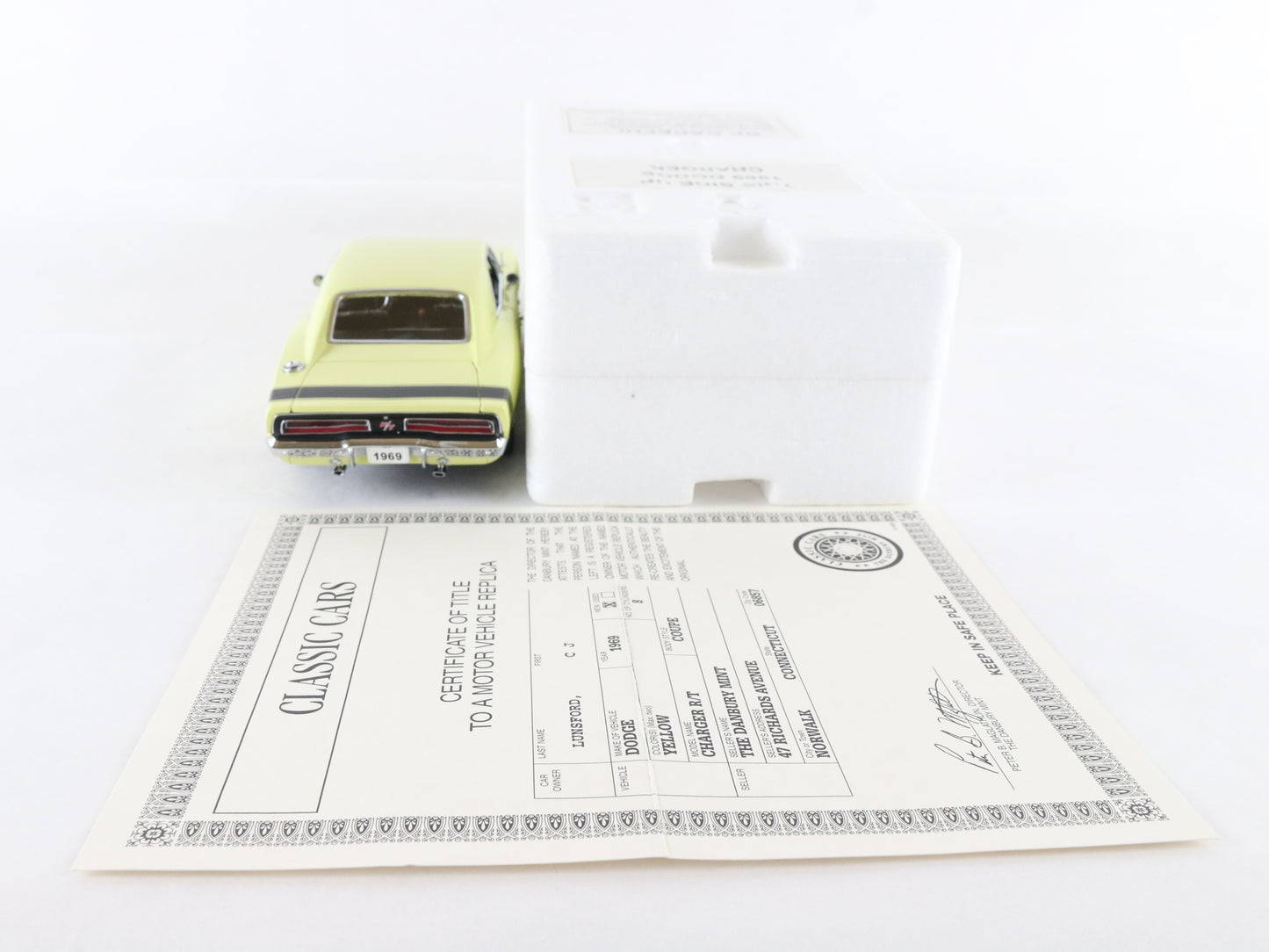 1969 Dodge Charger R/T Coupe Yellow Black Danbury Mint 1:24 Diecast Model