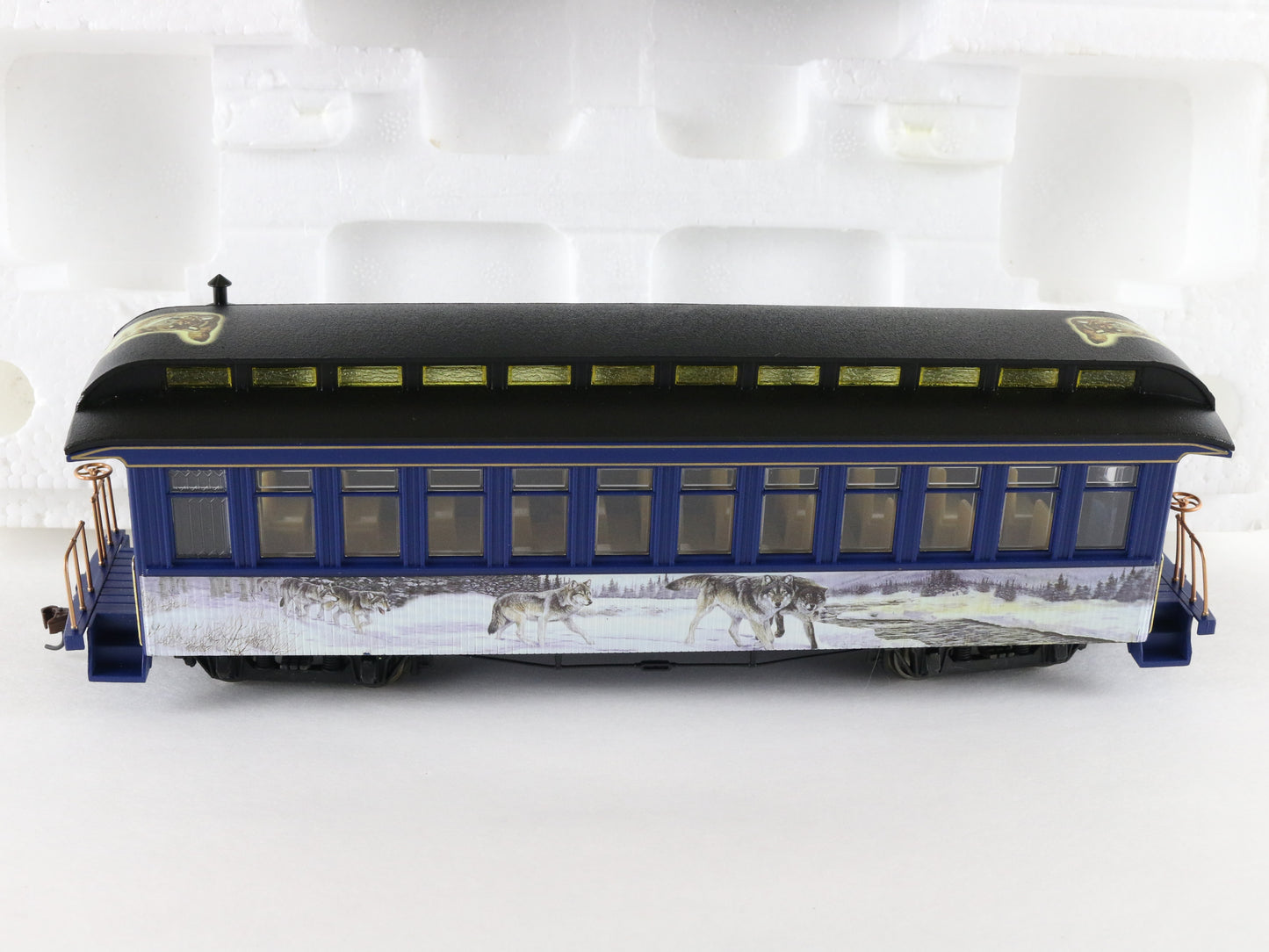 Hawthorne Village HO Al Agnew Wolf Wanderers Coach Passenger Car W/ Track