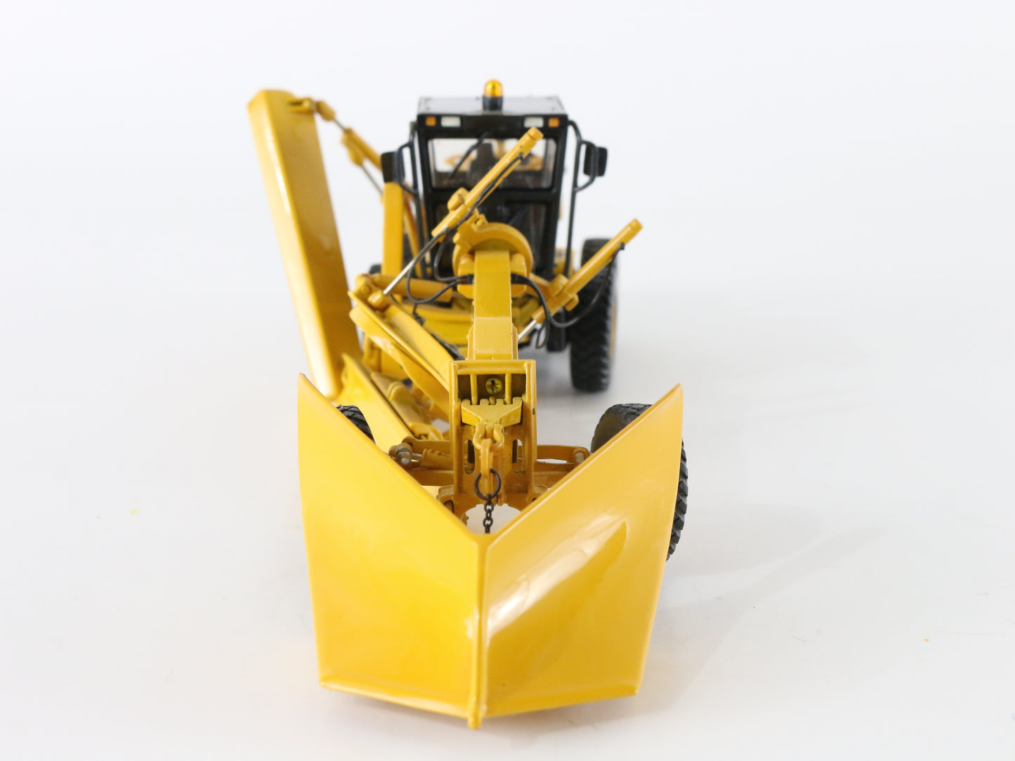 Komatsu Gd655 Motor Grader W/ Plow First Gear 1:50 Metal Construction Vehicle