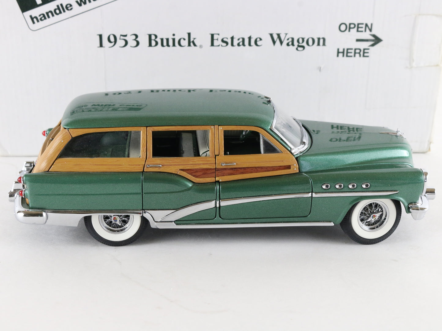 1953 Buick Estate Wagon Green Wood Panel Danbury Mint 1:24 Diecast Model