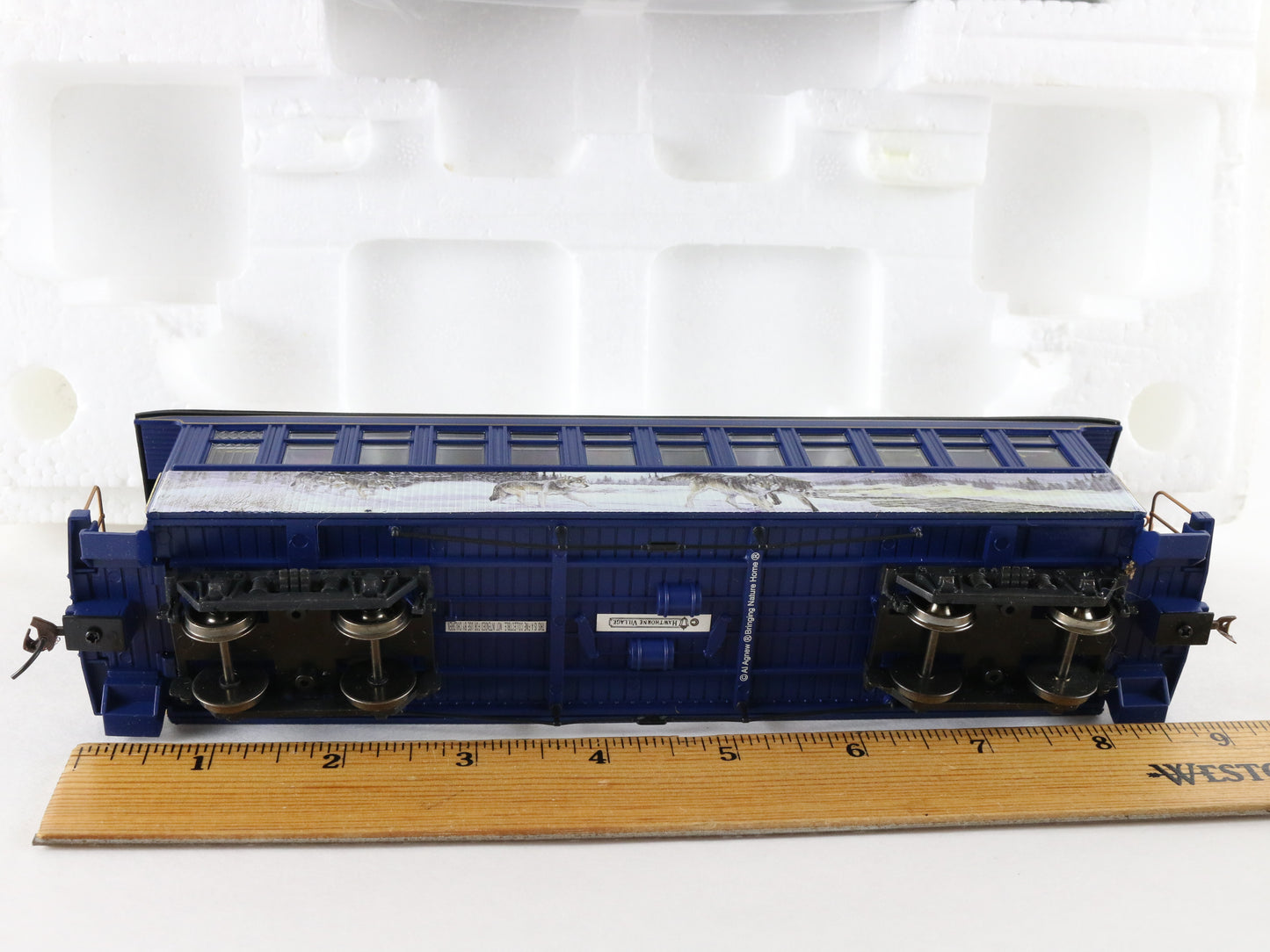 Hawthorne Village HO Al Agnew Wolf Wanderers Coach Passenger Car W/ Track