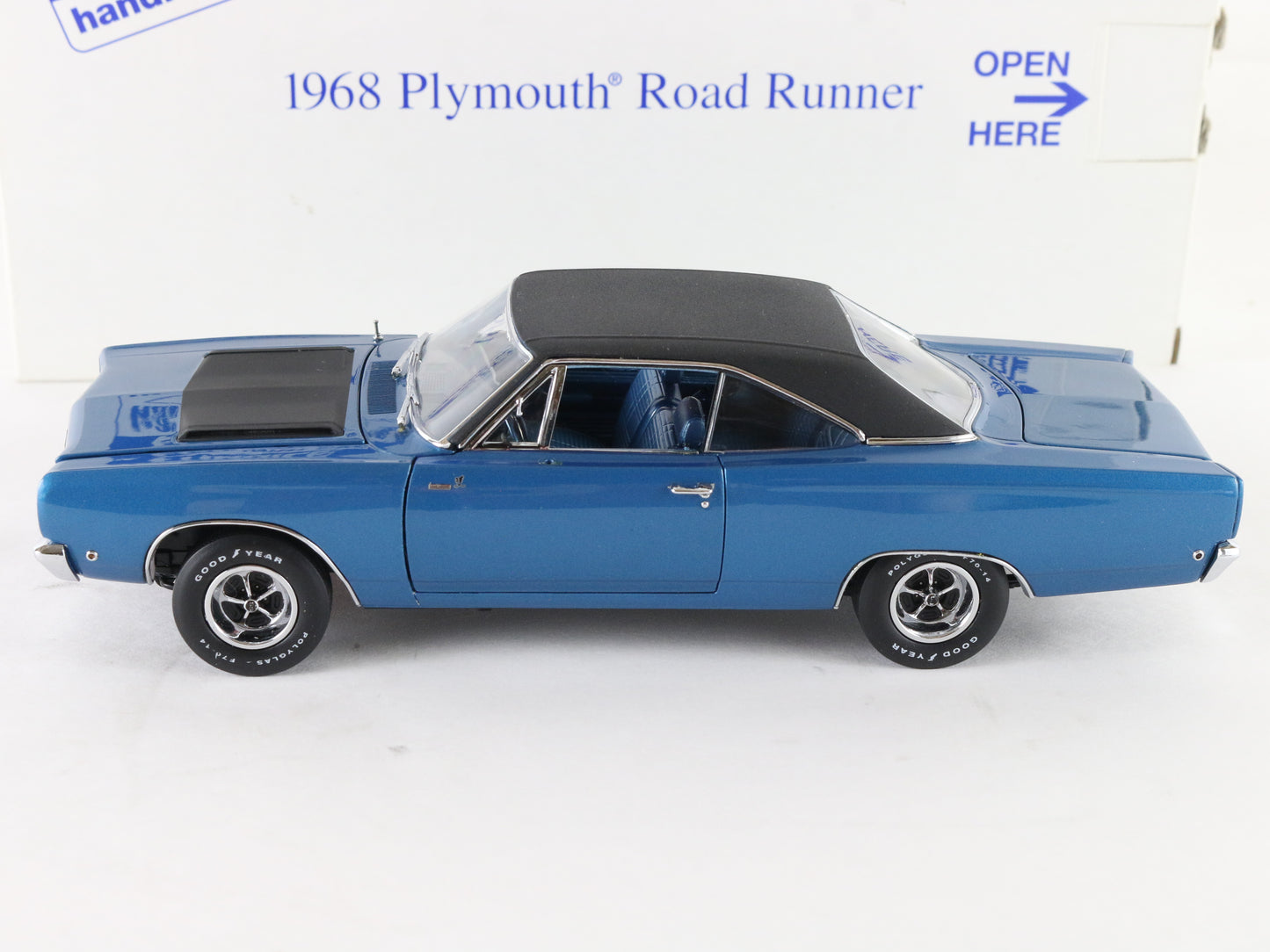 1968 Plymouth Road Runner Hardtop Electric Blue Danbury Mint 1:24 Diecast Model