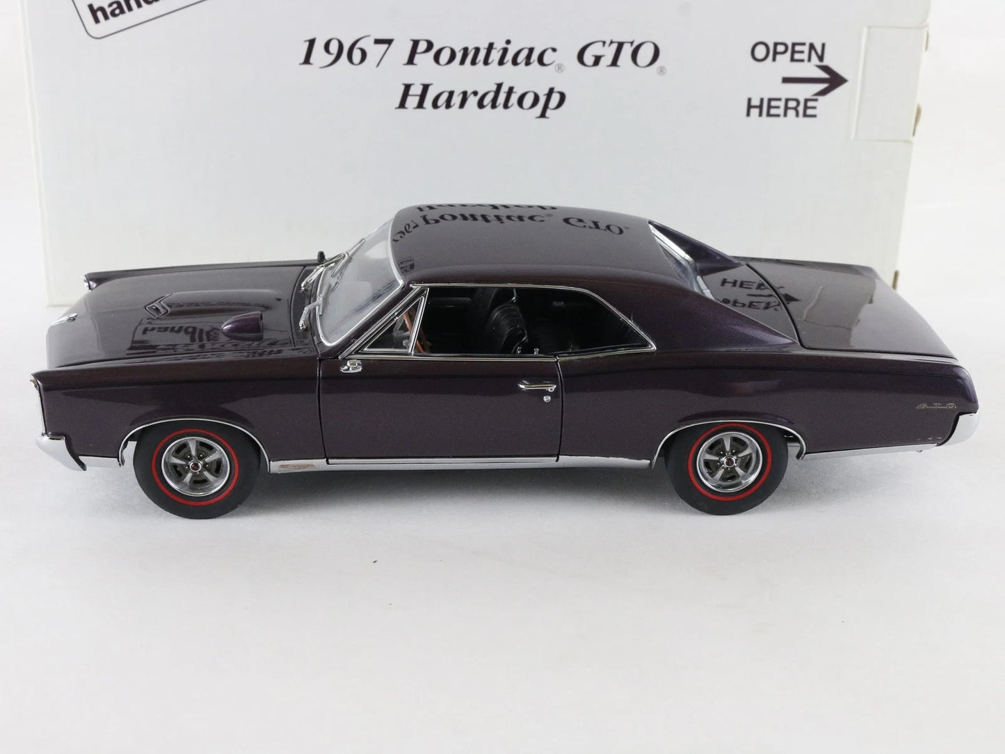 1967 Pontiac GTO Hardtop Dark Purple Danbury Mint 1:24 Diecast Model AS-IS
