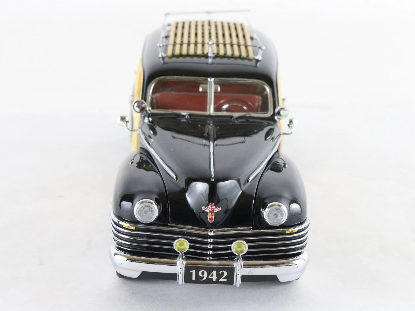 1942 Chrysler Town & Country Black Wood Panel Danbury Mint 1:24 Diecast Model