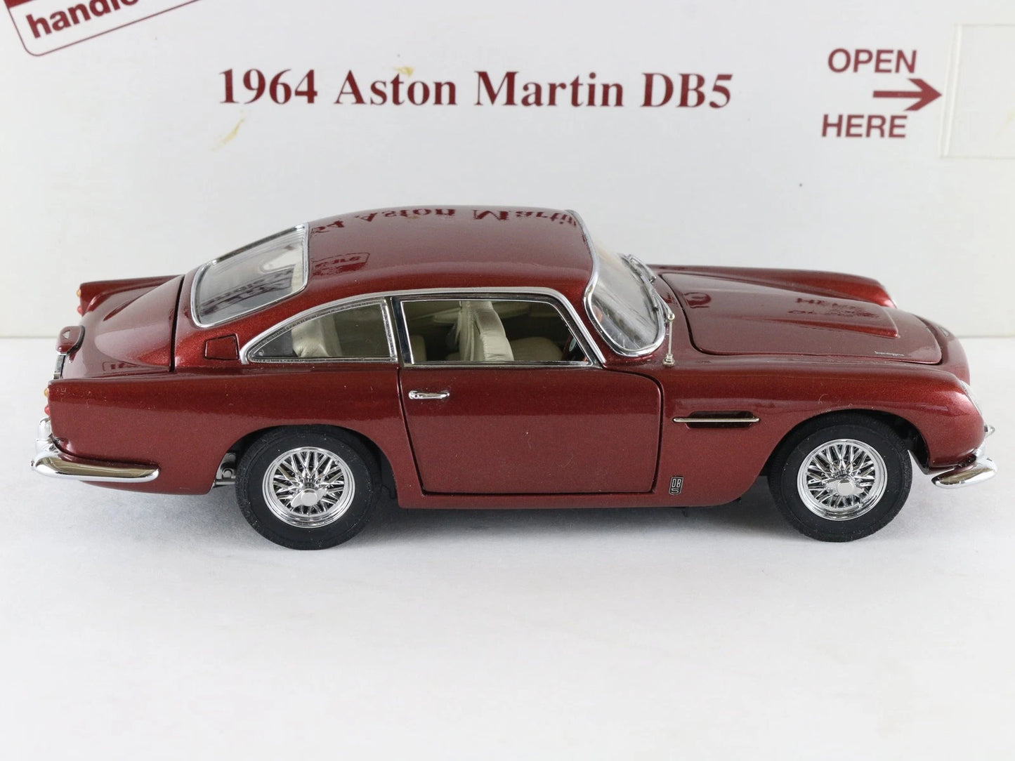 1964 Aston Martin DB5 Coupe Dubonnet Red Danbury Mint 1:24 Diecast Model Car