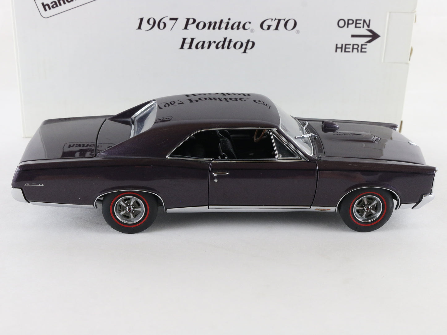 1967 Pontiac GTO Hardtop Dark Purple Danbury Mint 1:24 Diecast Model AS-IS