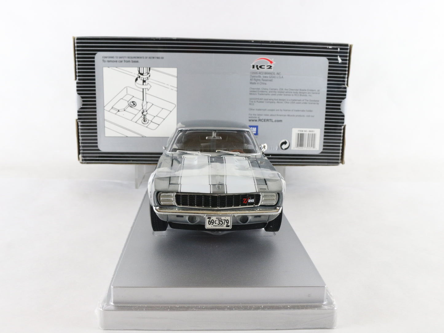1969 Chevy Camaro Z28 Silver White American Muscle ERTL 1:18 Model Car 39251