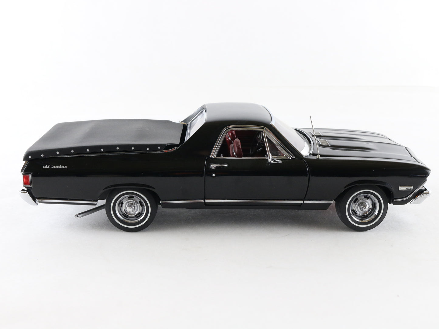 1968 Chevrolet El Camino SS 396 Black Danbury Mint 1:24 Model Car W/ Cover