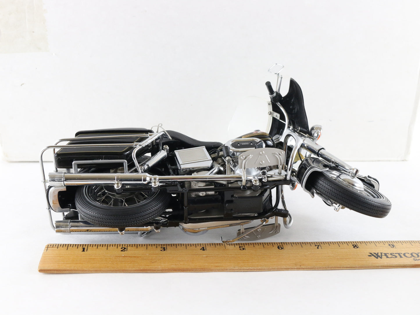 1976 FLH Electraglide Harley Davidson Franklin Mint 1:10 B11WP67 Motorcycle