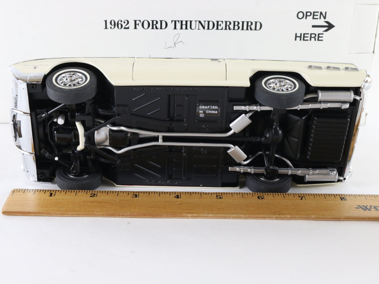 1962 Ford Thunderbird Sports Roadster White Danbury Mint 1:24 Diecast Model
