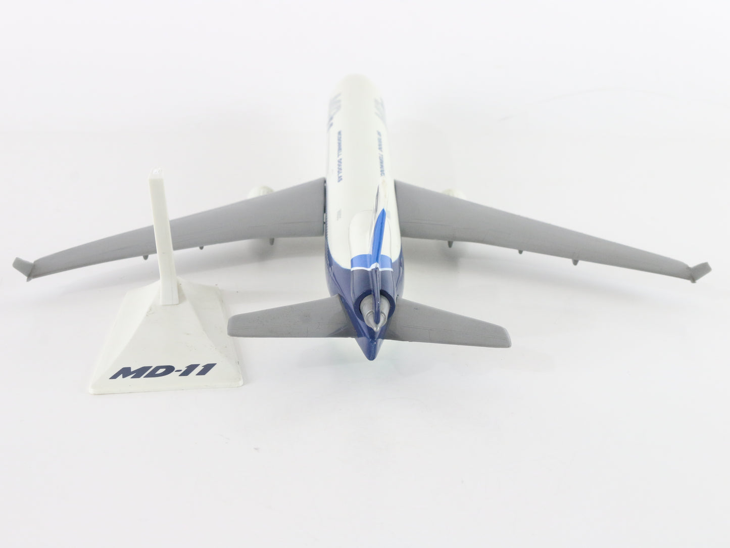 Md-11 Mcdonnell Douglas Commercial Jet Airplane Plastic 12.25"